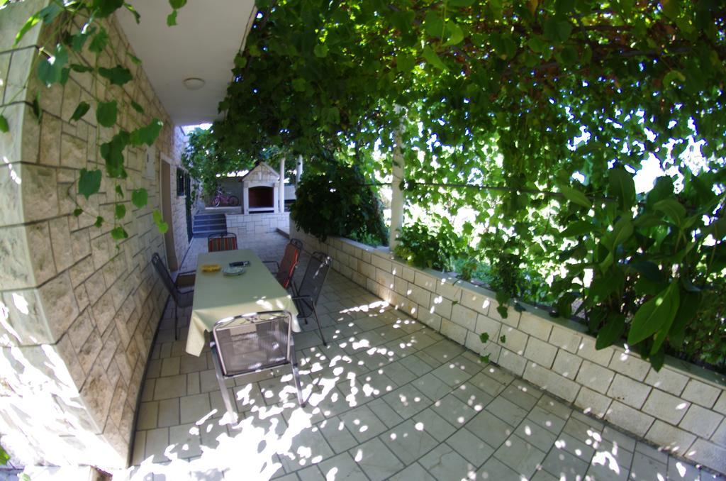 Apartments Luka Lumbarda Esterno foto