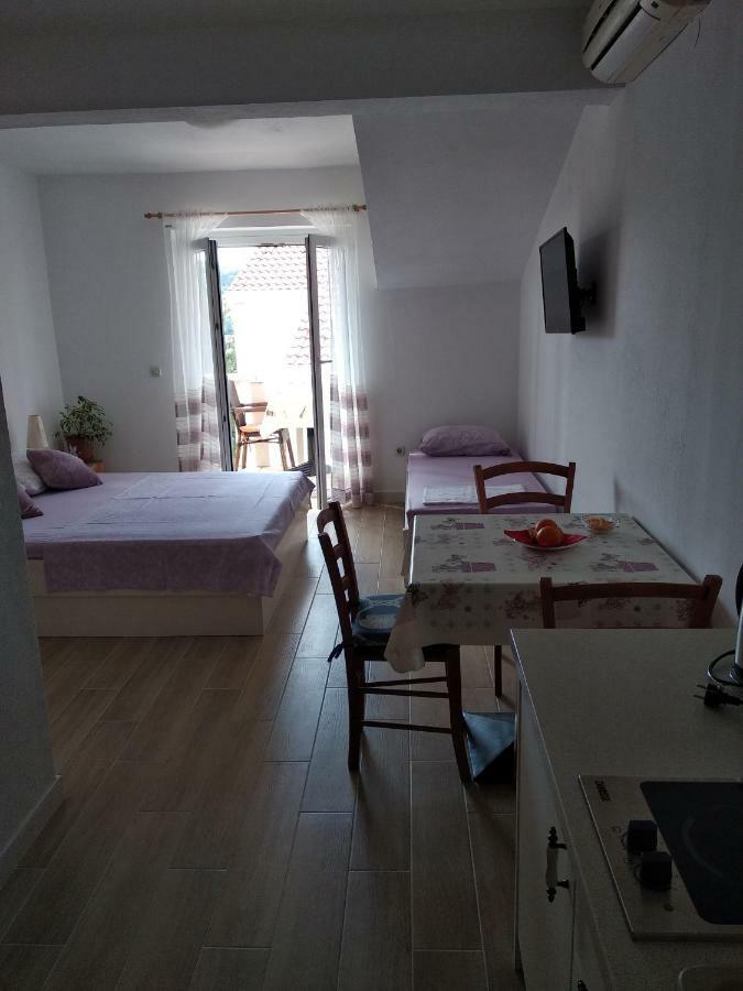Apartments Luka Lumbarda Esterno foto